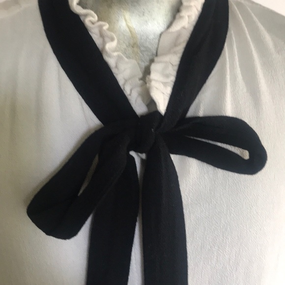 “FOREVER 21“ Sleeveless Tie Ladies Blouse . - Picture 5 of 8